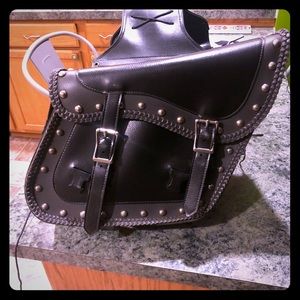 Leather motorcycle saddle bags